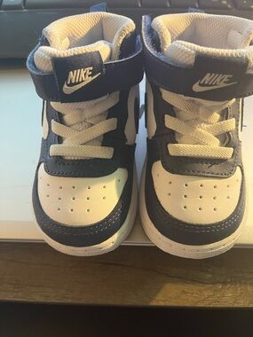 Nike Kids High-Top Sneakers in Navy and White